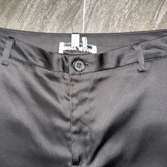 DKNY Woman’s Black Cargo Pants - Picture 8 of 15